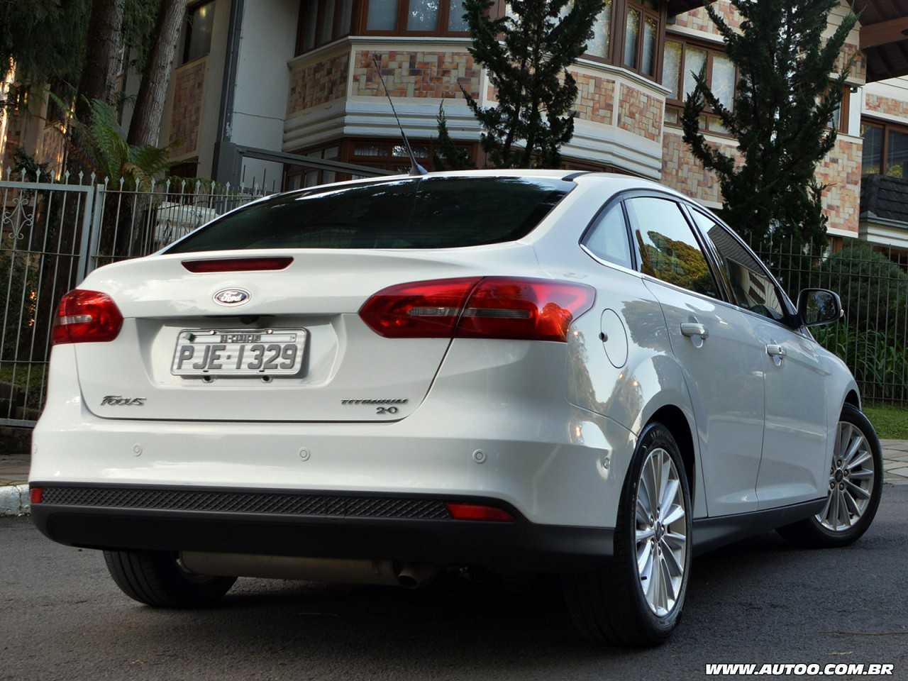 Ford�Focus Fastback - Foto 5 de 5 - 1600 x 1200 pixels2016 - �ngulo traseiro